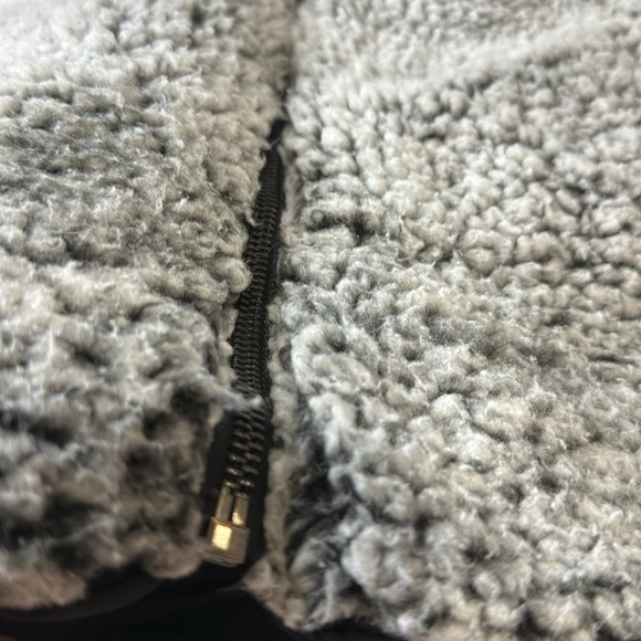 Sherpa Reversible‎ Vest - Picture 3 of 10